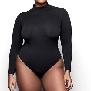 SKIMS ESSENTIAL MOCK NECK LONG SLEEVE BODYSUIT in black